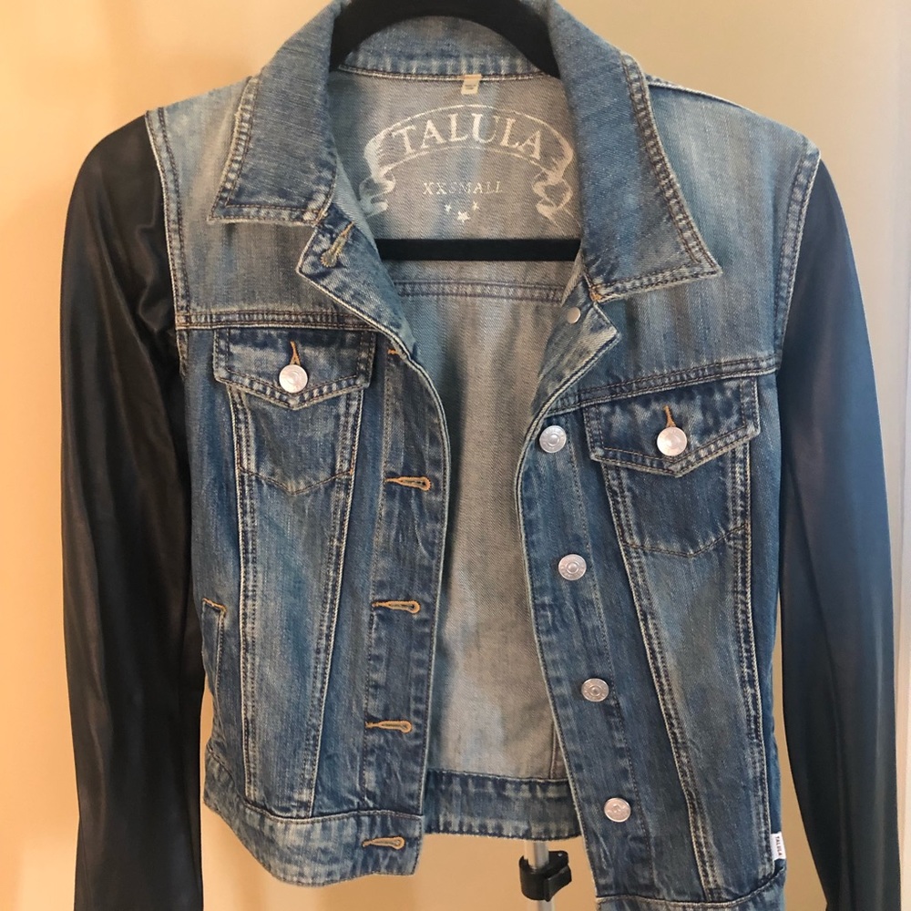 Aritzia Talula short jean jacket with faux leather sleeves